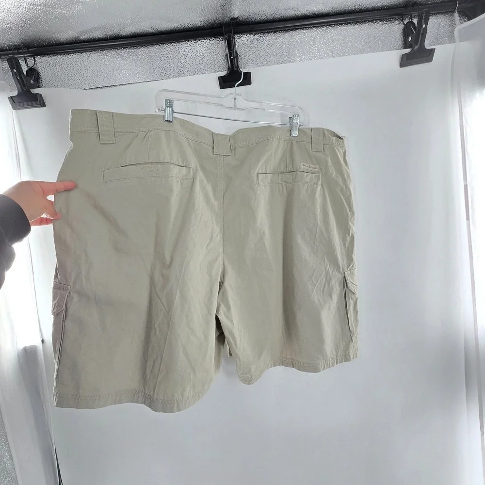 Columbia‎ Shorts Mens Size 50 Cargo Khaki High Rise 7.5